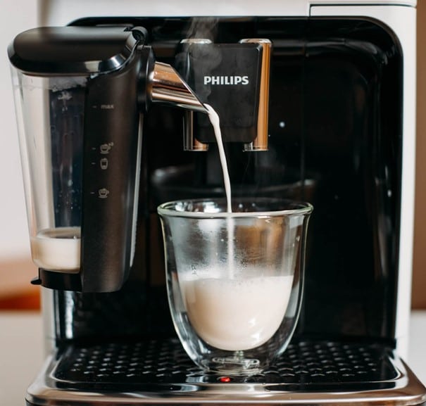 Spienianie mleka w ekspresie Philips LatteGo 4300