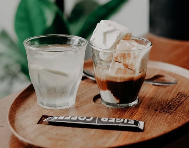 affogato – kawa z lodami waniliowymi