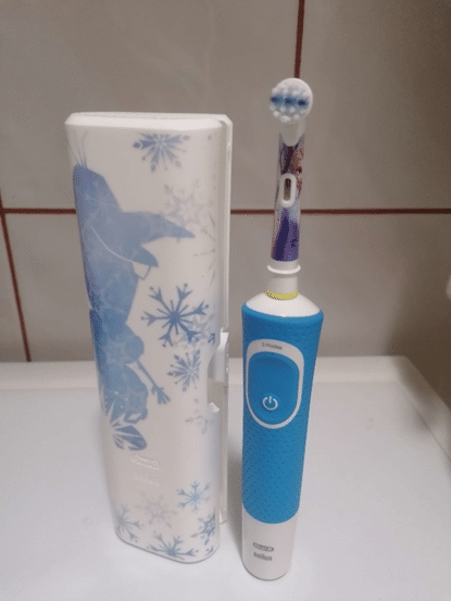 Szczoteczka elektryczna Oral-B Kids Frozen wraz z etui