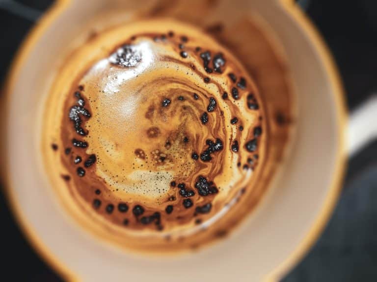 Kawa rozpuszczalna: skład, czy jest zdrowa i ile ma kofeiny?