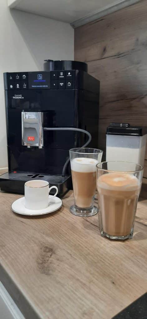 Kawy: espresso, cappuccino i caffè latte przygotowane w ekspresie Melitta Caffeo Passione