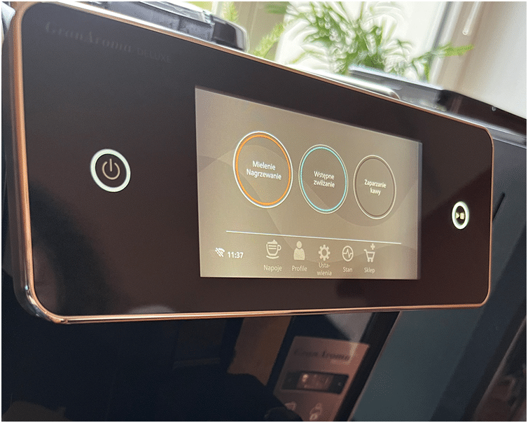 Ekran ekspresu do kawy  Saeco GranAroma Deluxe SM6680/00 podczas wykonywania kawy - zdjęcie.