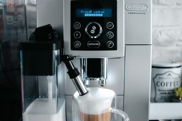 parzenie kawy w ekspresie DeLonghi ECAM 23.460S