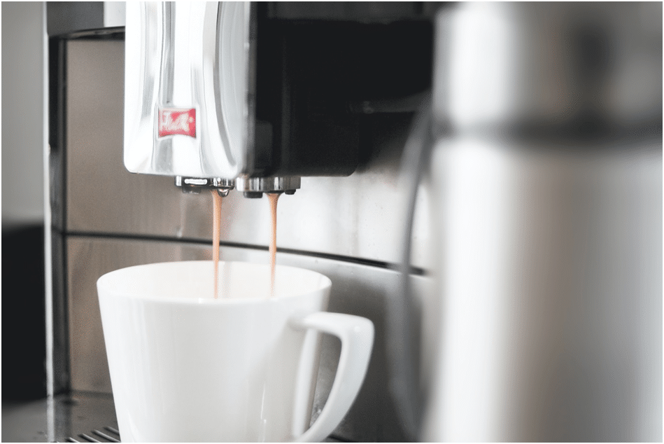 odkamieniony automatyczny ekspres do kawy