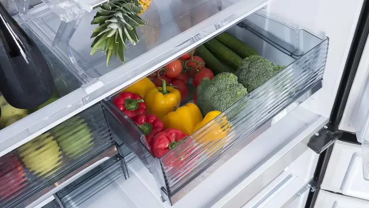 2 szuflady z regulacją wilgotności na warzywa i owoce