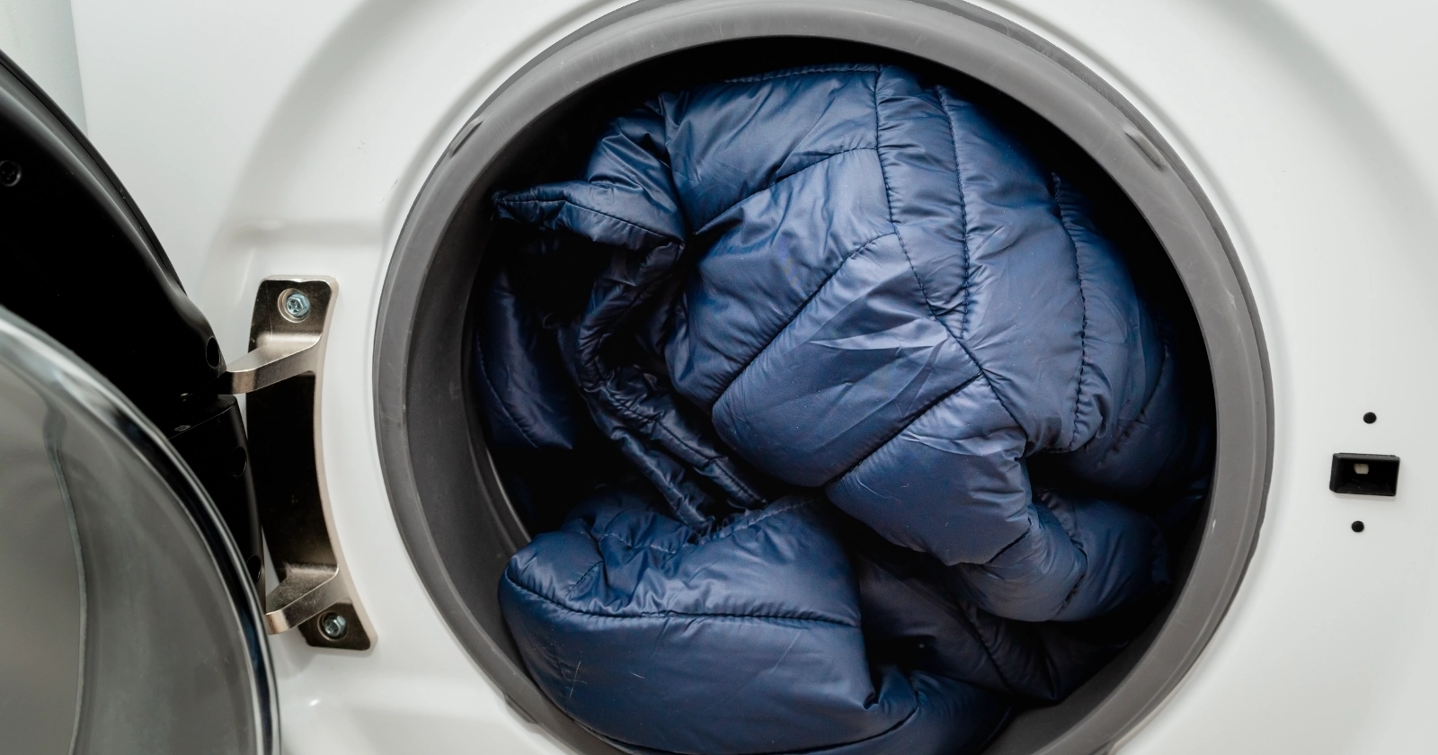 Pranie kurtki puchowej w pralce automatycznej