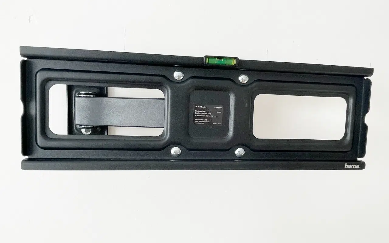 montaż uchwytu do telewizora na ścianie