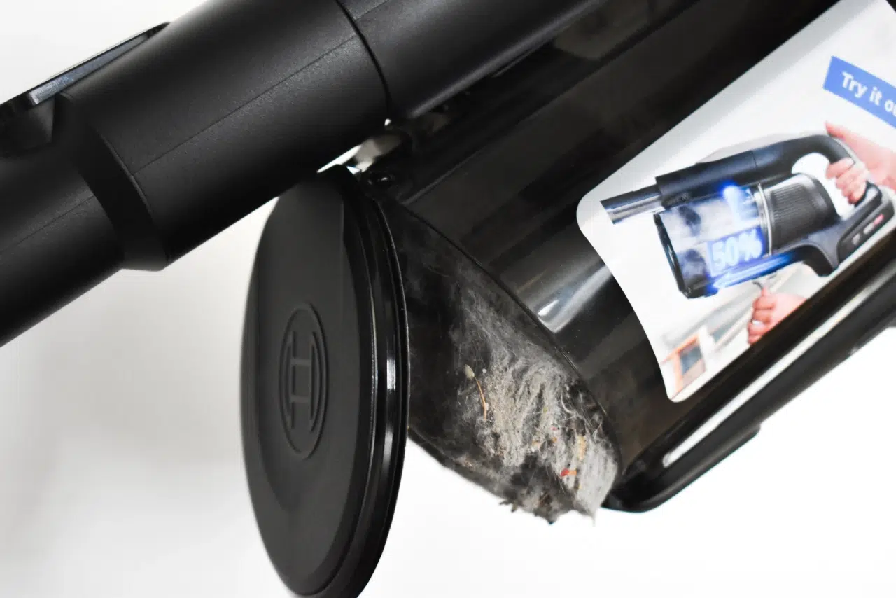 opróżnienie pojemnika na kurz odkurzacza Bosch Unlimited 10 BCS1041WAC