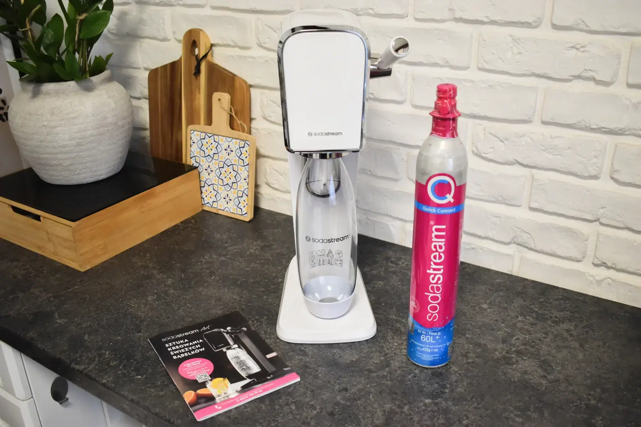 Saturator do gazowania wody SodaStream Art i oryginalny nabój CO2 SodaStream
