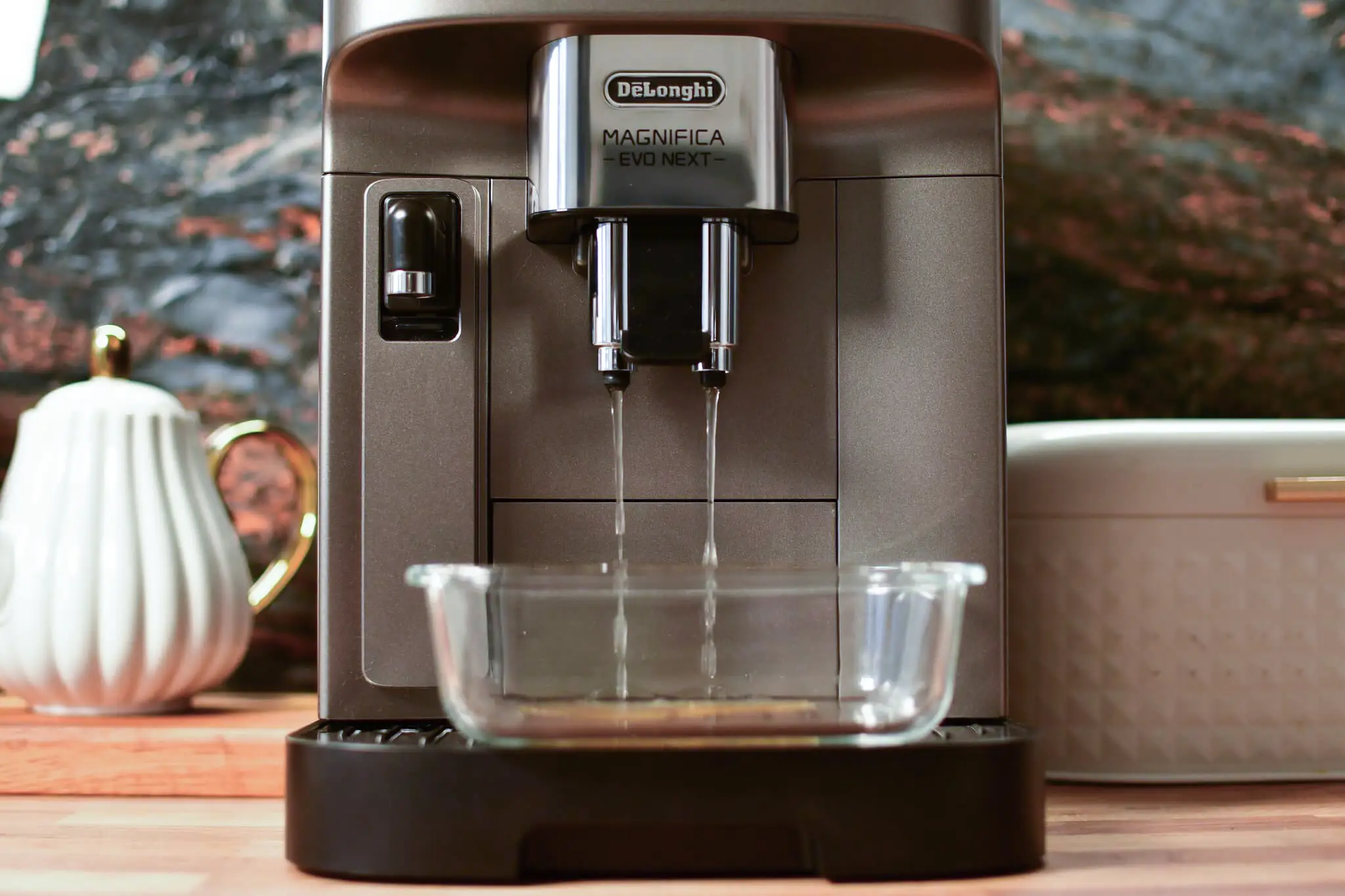 Czyszczenie i odkamienianie ekspresu automatycznego De’Longhi