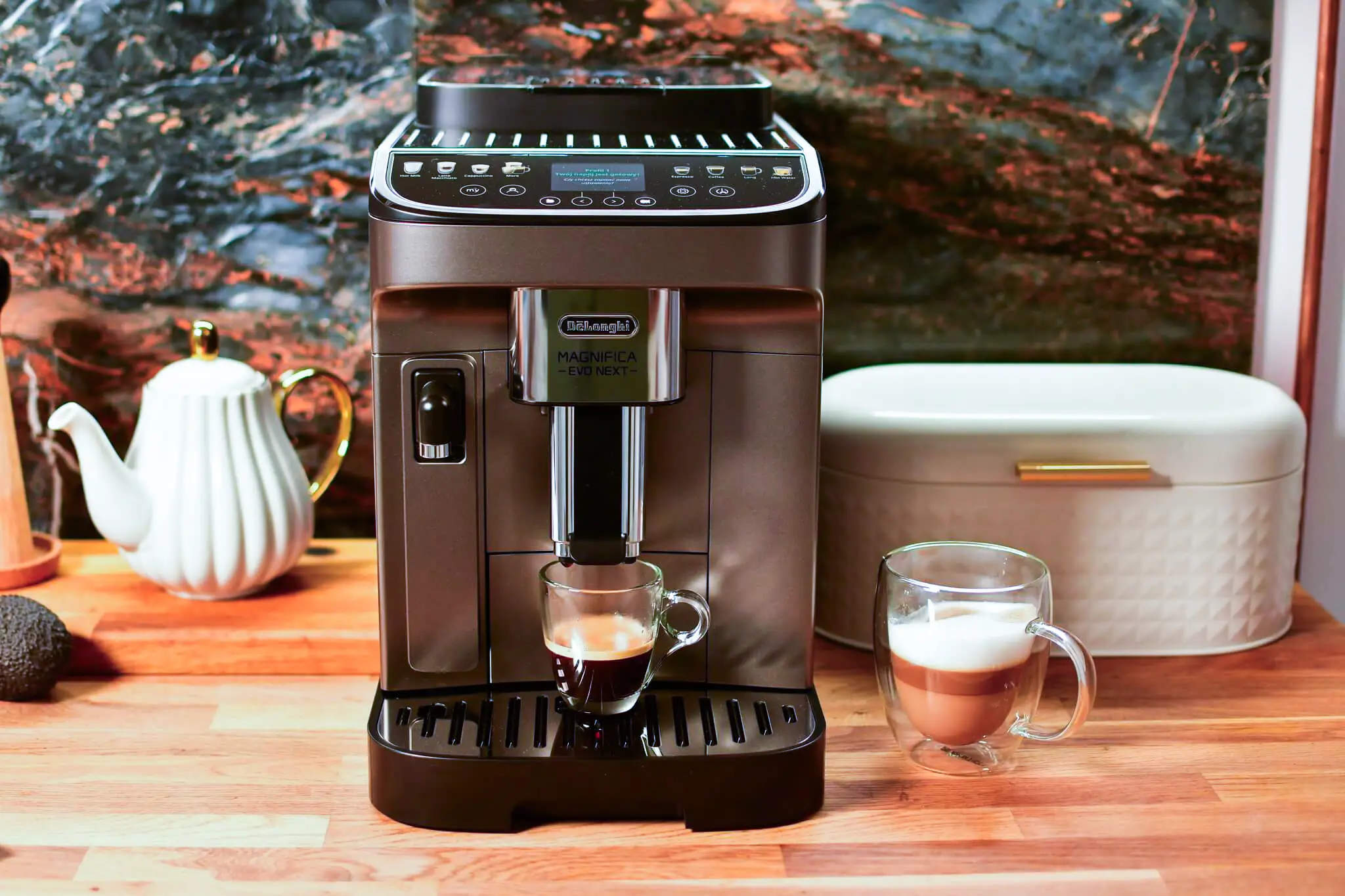 Gotowe espresso z ekspresu automatycznego De` Longhi Magnifica Evo Next