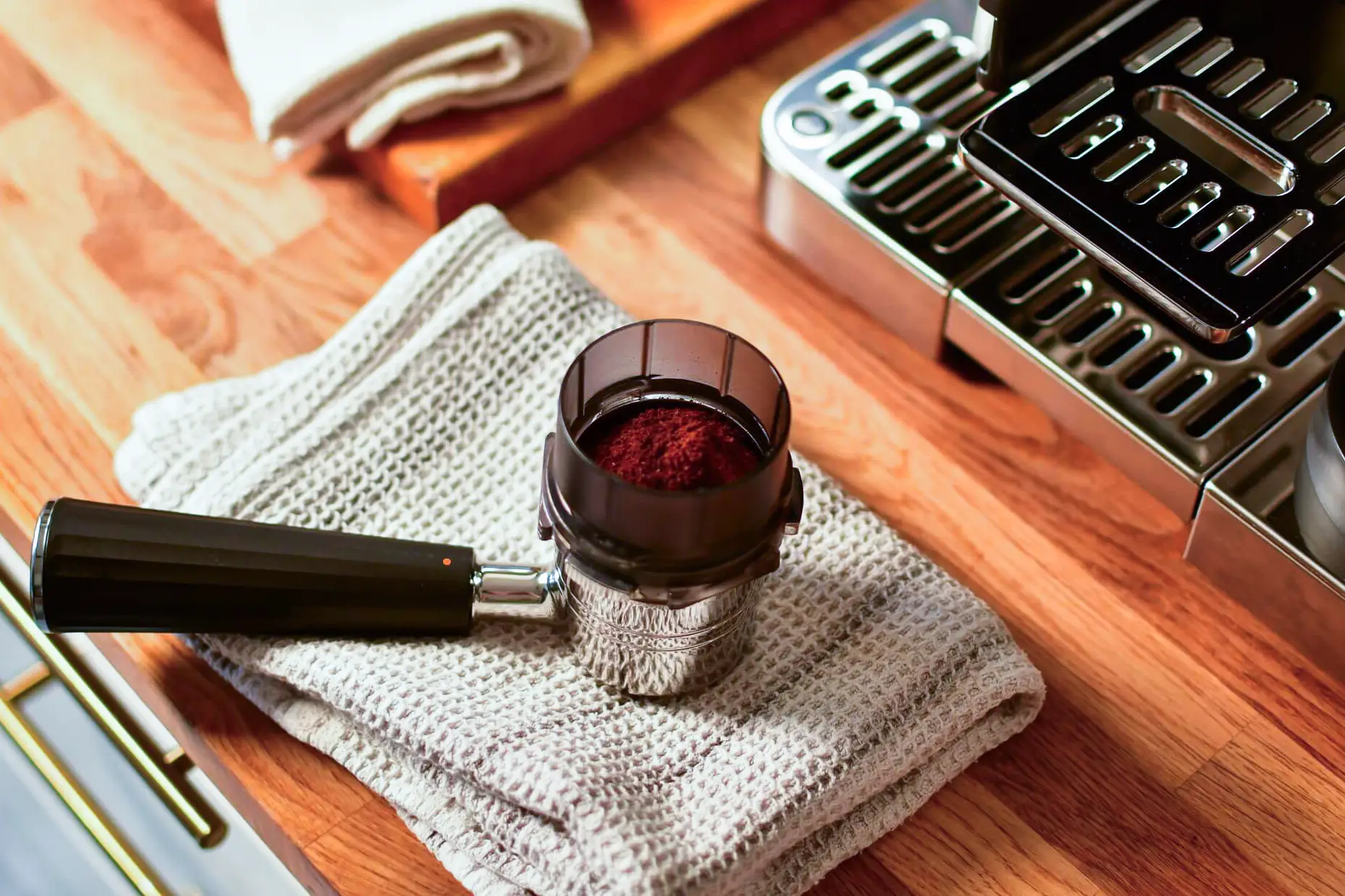 Kolba z kawą ekspresu kolbowego Ninja-test sprawdzono.pl