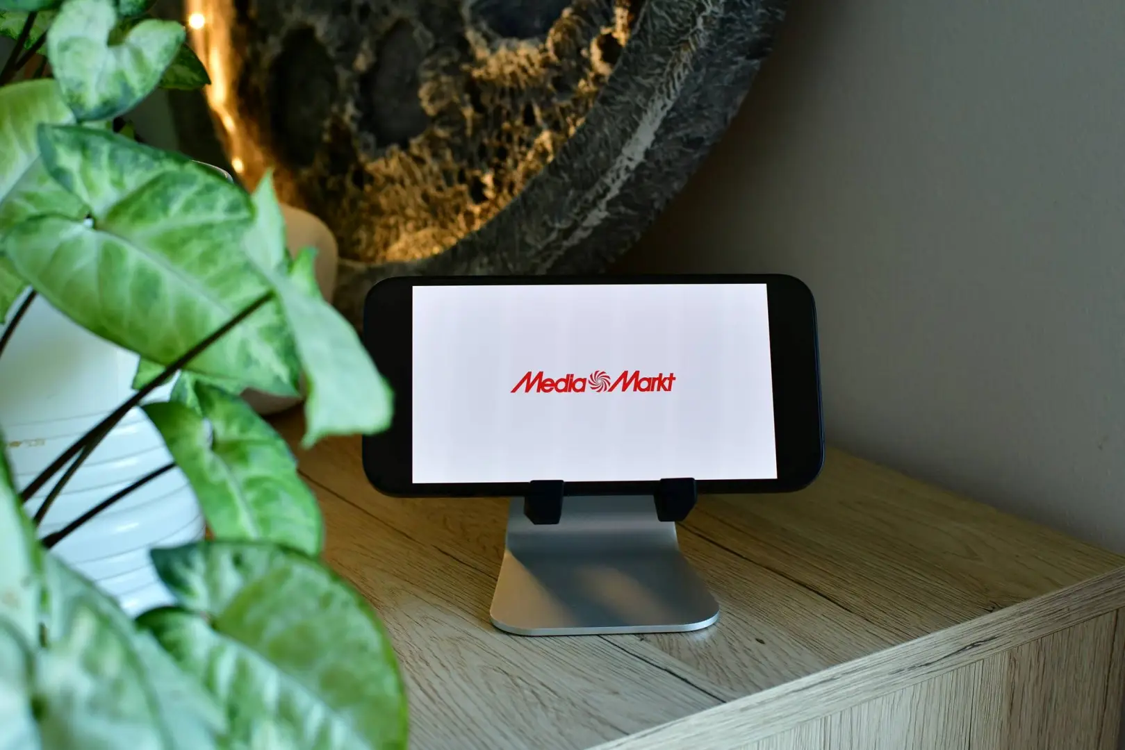 iPhone 16e - Recenzja 2025 - ekran OLED