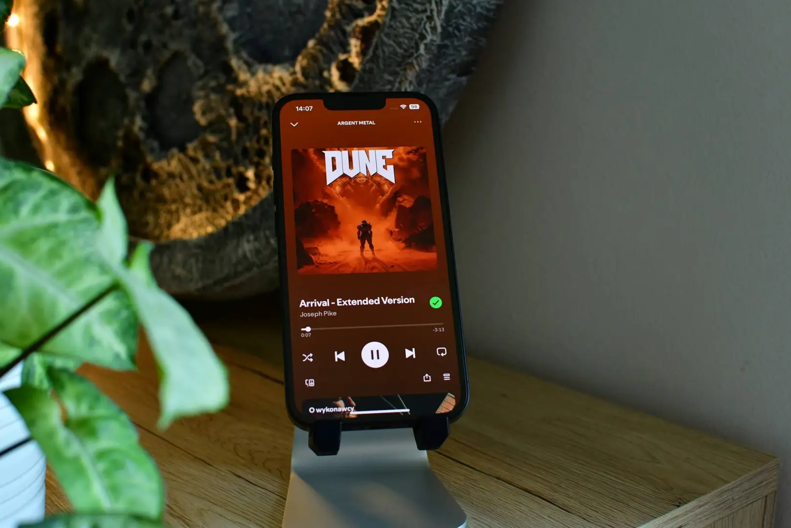 iPhone 16e świetna jakość dźwięku.