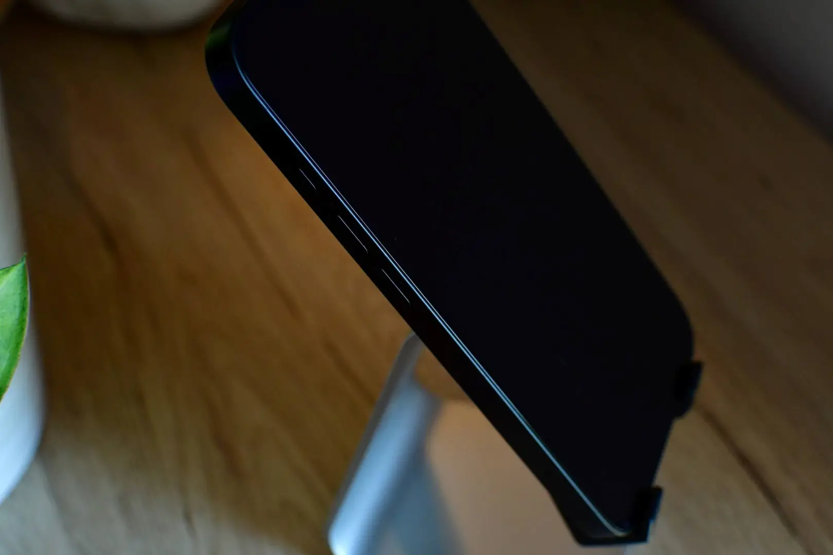 iPhone 16e - Recenzja 2025 - jakość wykonania