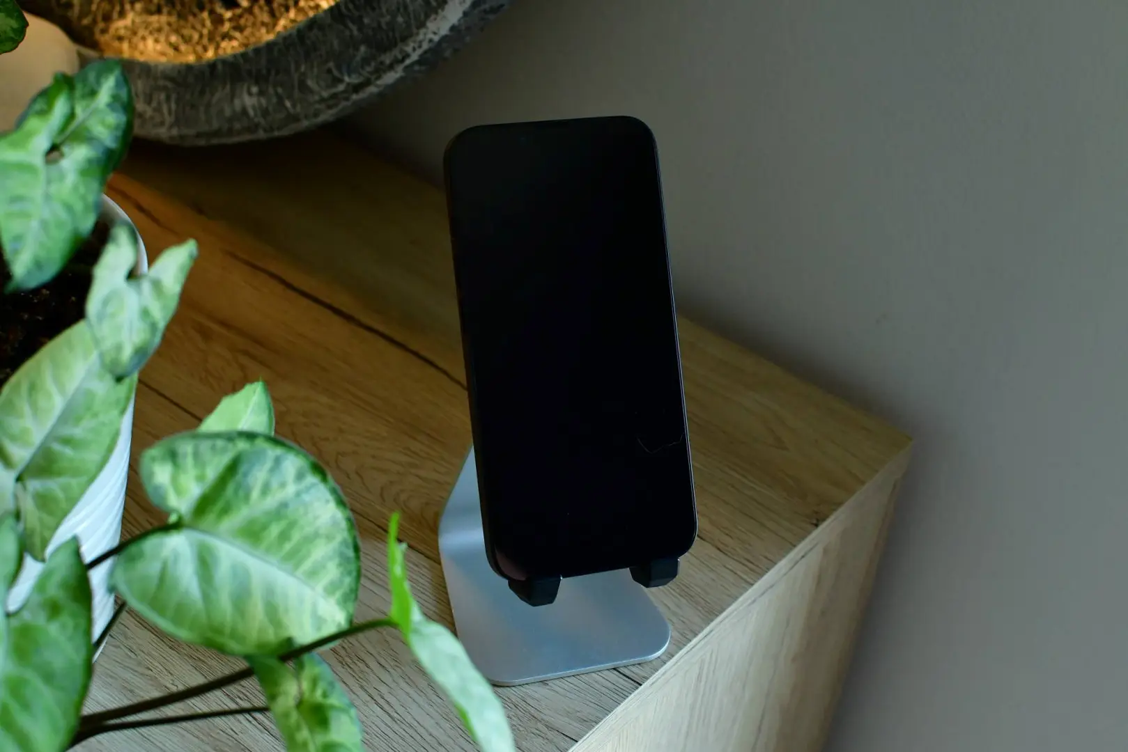 iPhone 16e - Recenzja 2025 - Pierwsze wrażenia po wyjęciu z opakowania