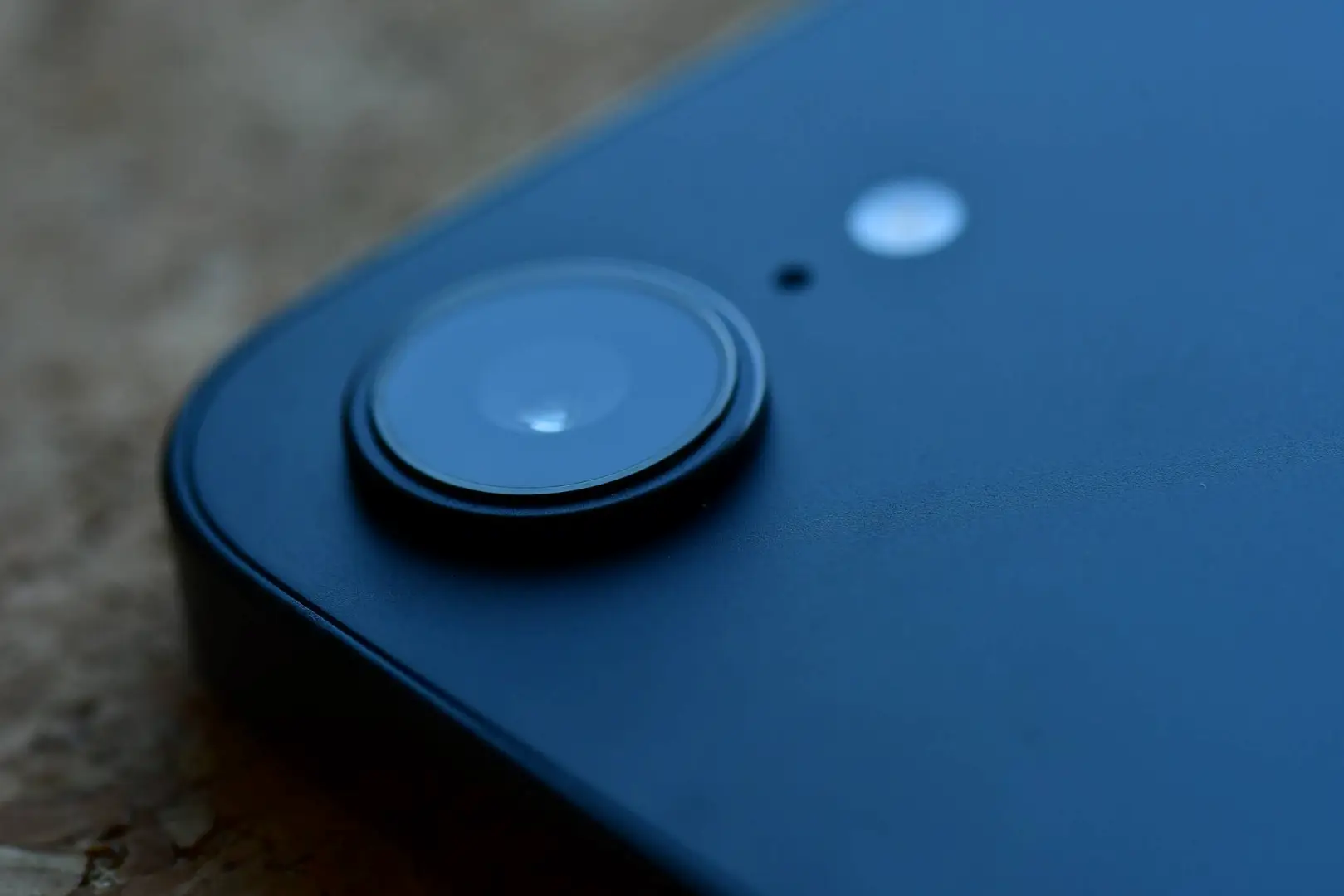 iPhone 16e ma tylko jeden apart foto video