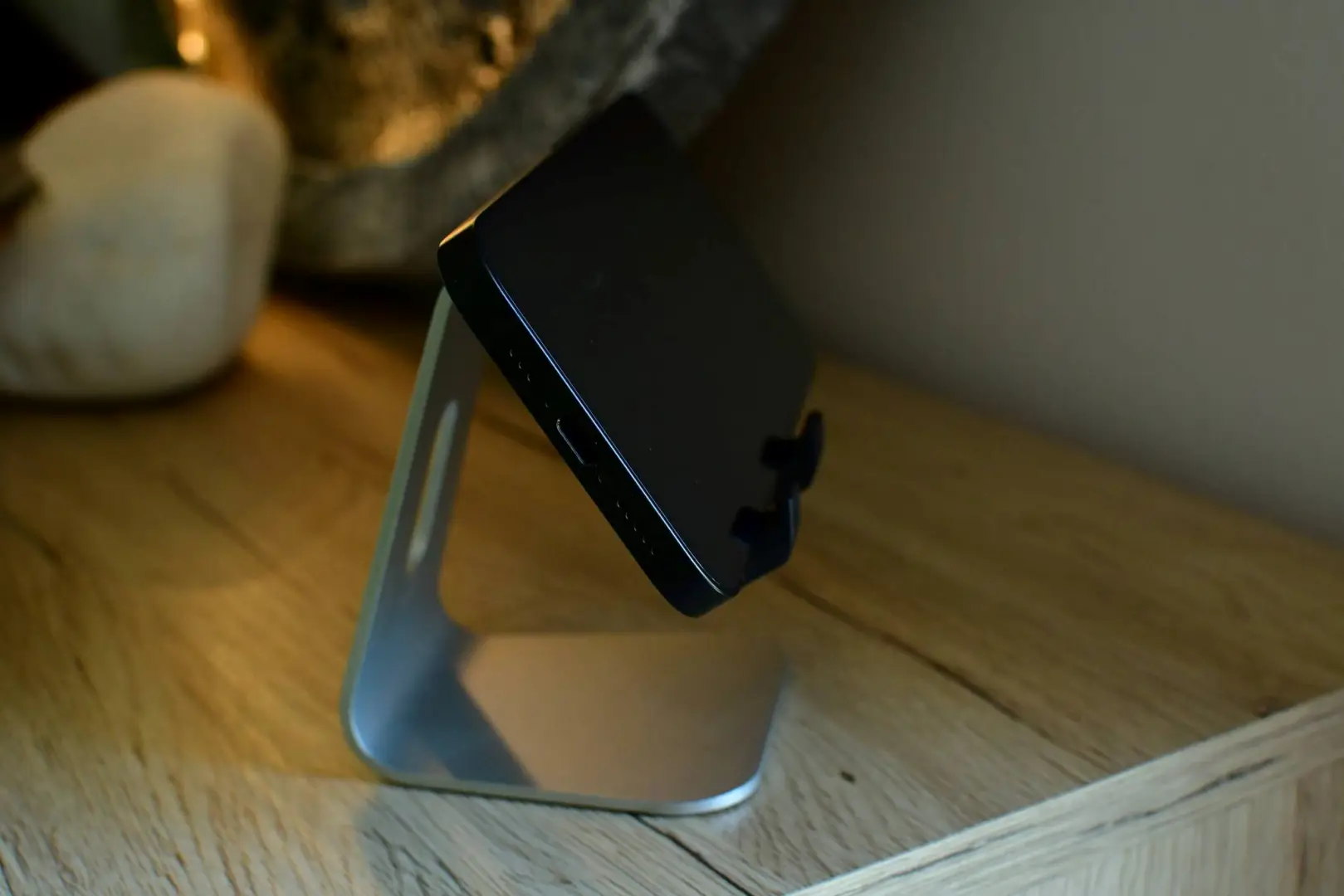 iPhone 16e - Recenzja 2025 - wysoka jakość wykonania