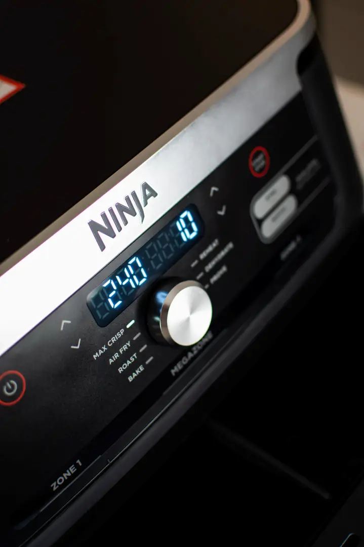 Air fryer Ninja nie posiada panelu dotykowego