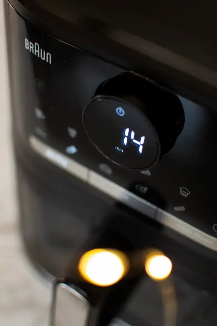 Panel sterowania w air fryer Braun Multifry 5 HF5073