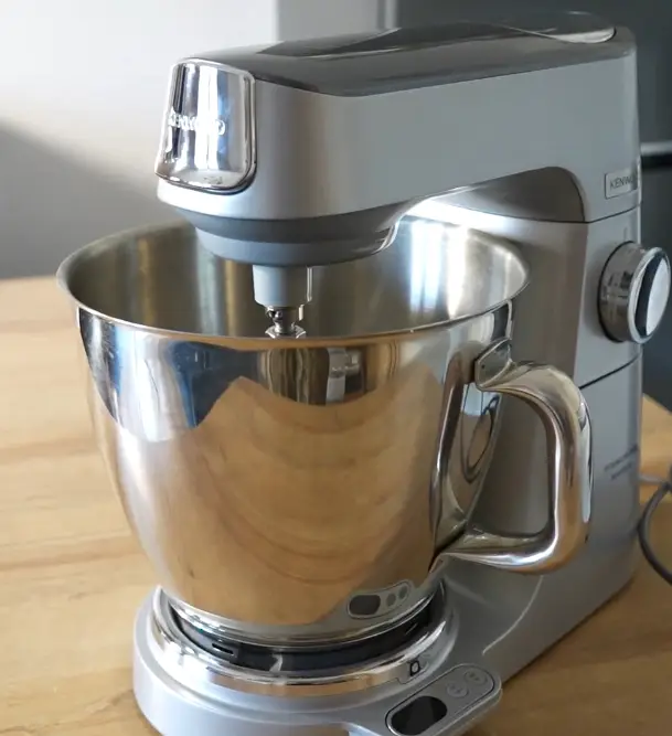 Stalowa misa w robocie planetarnym Kenwood