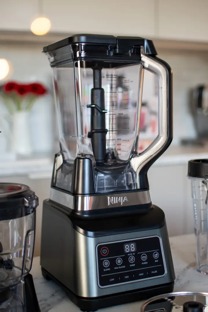 Ninja BN800EU zwraca na siebie uwagę kiedy stoi w kuchni