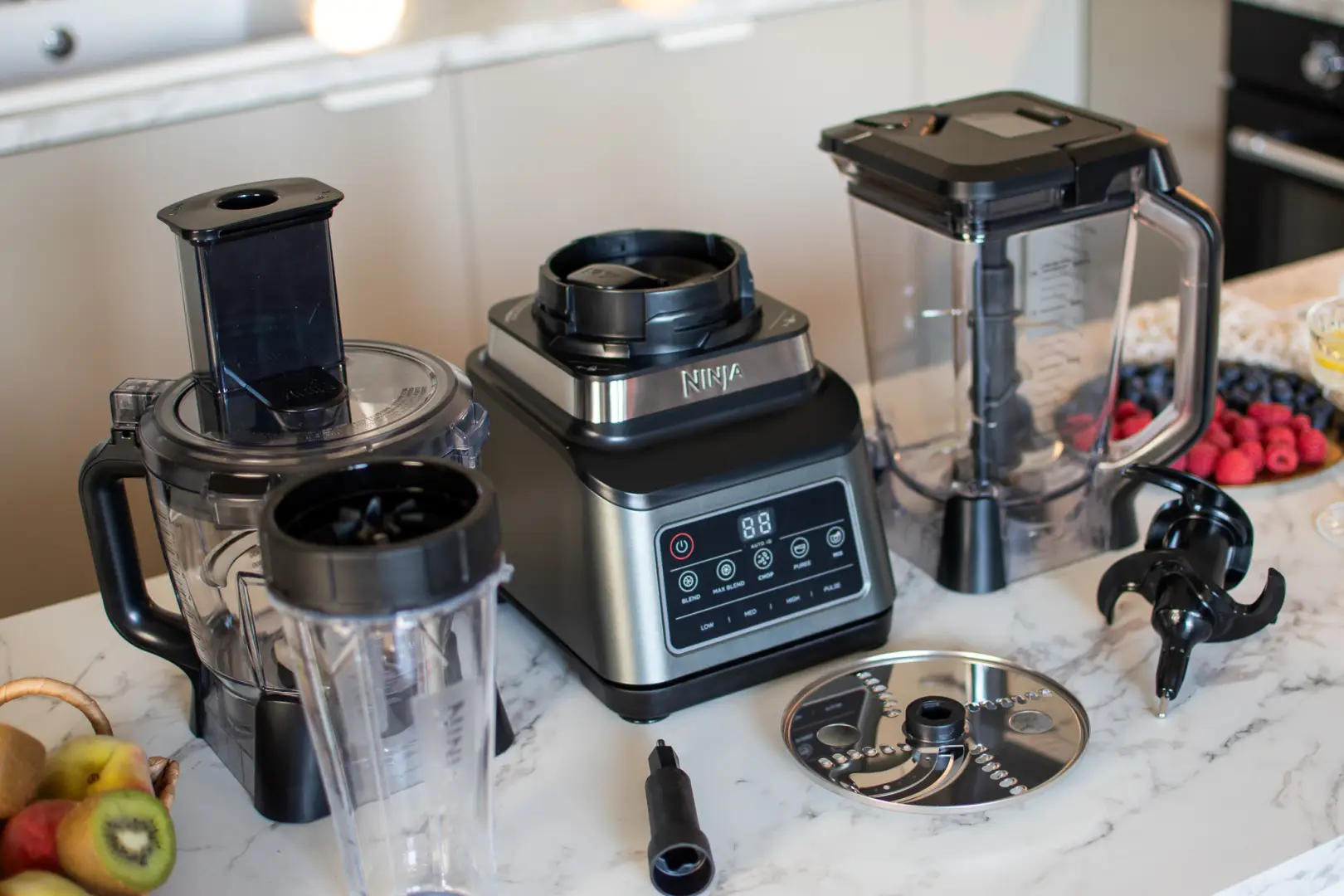 Wyposażenie i akcesoria znajdujące się w zestawie z blenderem kielichowym Ninja BN800EU