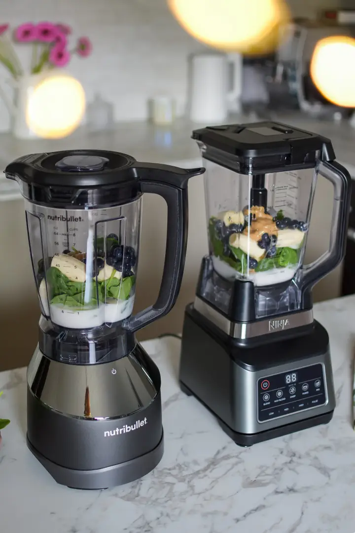 Smoothie owocowe w blenderach kielichowych Nutribullet i Ninja.