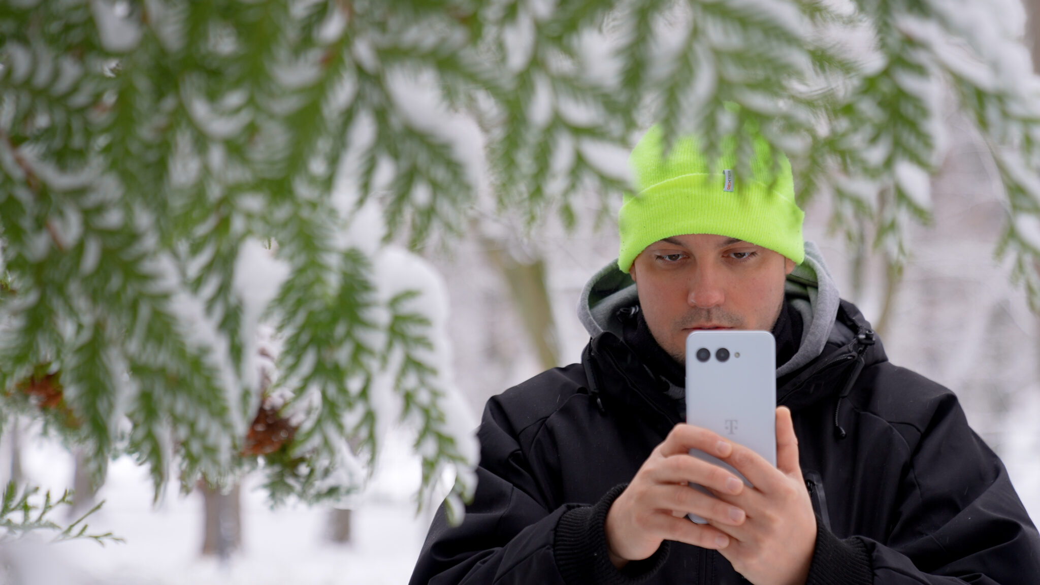 T Phone 3 można odblokować za pomocą twarzy lub czytnika linii papilarnych. Obie funkcje działają bez zarzutu.