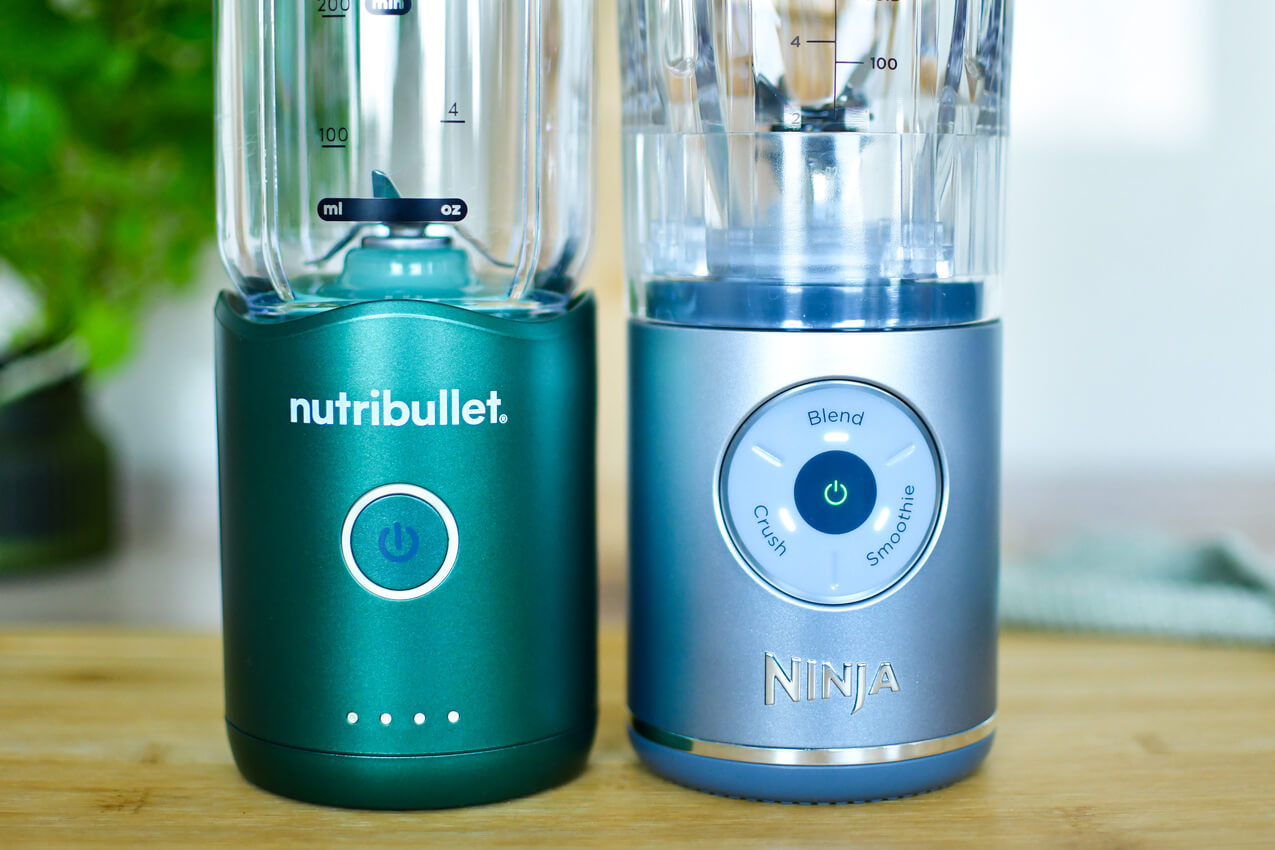 Blender przenośny nutribullet Flex™ obsługuje się jednym przyciskiem, natomiast Ninja Blast Max posiada ich 4: przycisk włączania i 3 tryby pracy